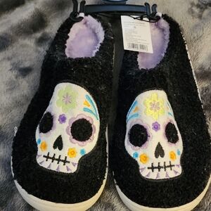 Black Skull Embroidered Slip-On Shoes